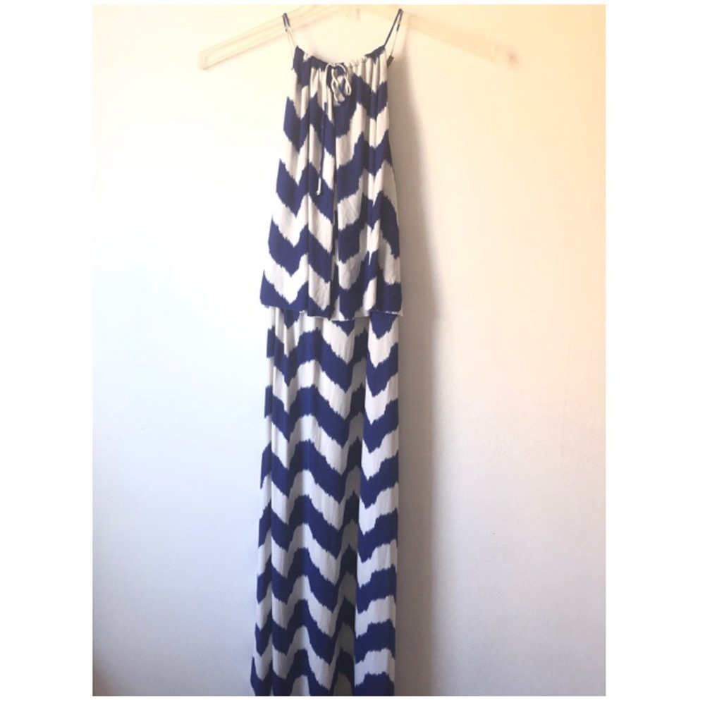 T-bags Los Angeles Blue & White Chevron Maxi Halter Dress Size Medium - Picture 2 of 8
